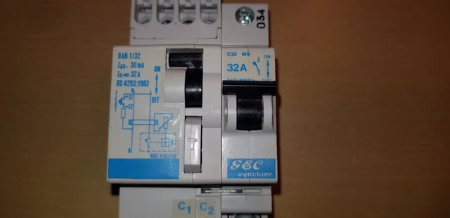 GEC VYNCKIER, GE SERIE G, DAN 1/32, 32A 30mA RCBO ...