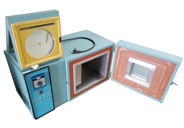 AES Associated Systems SX 3102 Environmental Chamber