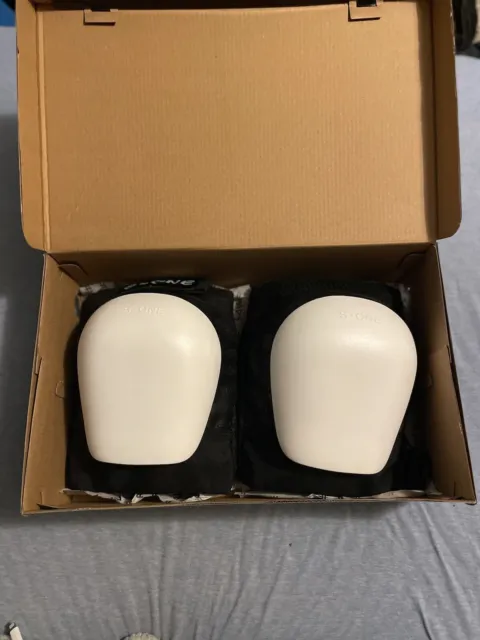 S1 Pro Knee Pads Gen 4 White -Large - New NIB. S One.  Skate, Derby, Bmx Scooter