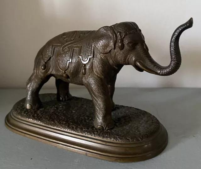Beau bronze ciselé XIX° siècle Elephant d'Inde harnaché