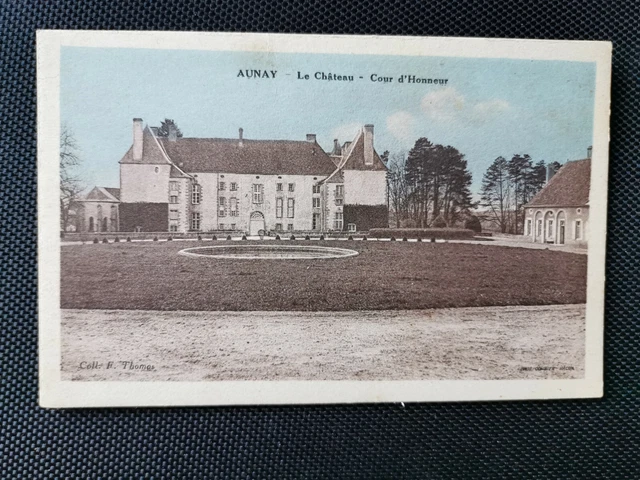 CPA 58 AUNAY - Le Château - Cour d'Honneur