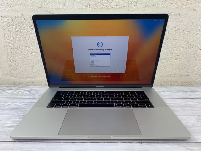Apple MacBook Pro 15" 2019 - Core i9 2,3 GHz - 16 GB DDR4 - 1 TB di unità di memoria