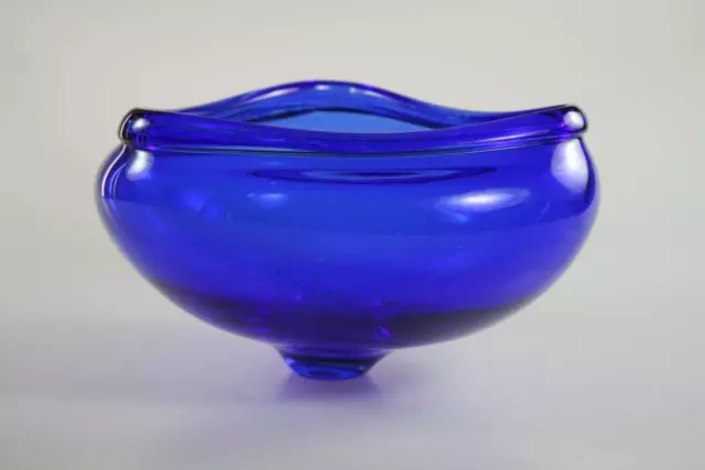 AUSTRALIAN JOHN WALSH STUDIO ART GLASS LARGE BLUE BOWL signed