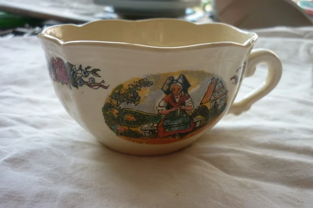 TASSE DIGOIN ET Sarreguemines modèle japonisant (japonais avec guitare) EUR 15,00 - FR
