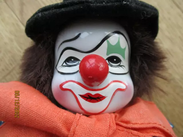 Clown Figur Porzellankopf männlich mit Koffer ca. 24 cm