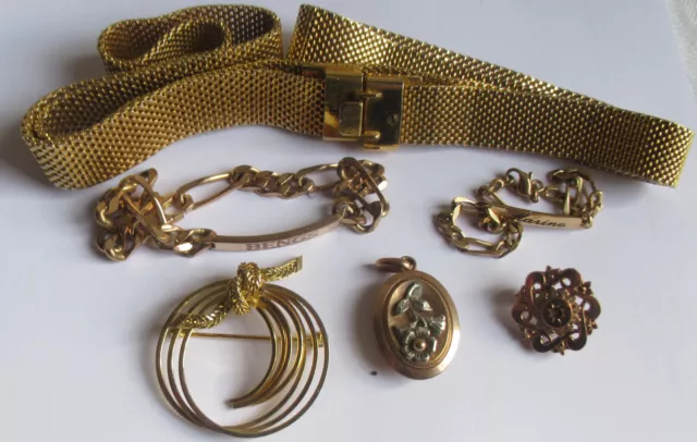 lot  5 pièces  plaqué or dont une  broche  design Dior et ceinture vintage dorée