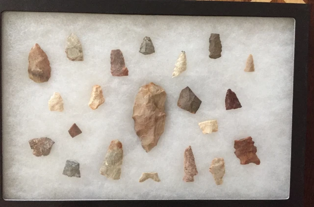 22 Arrowhead & Tool Relics From Midwest & Southwest Camp Sites In Frame Sn1124