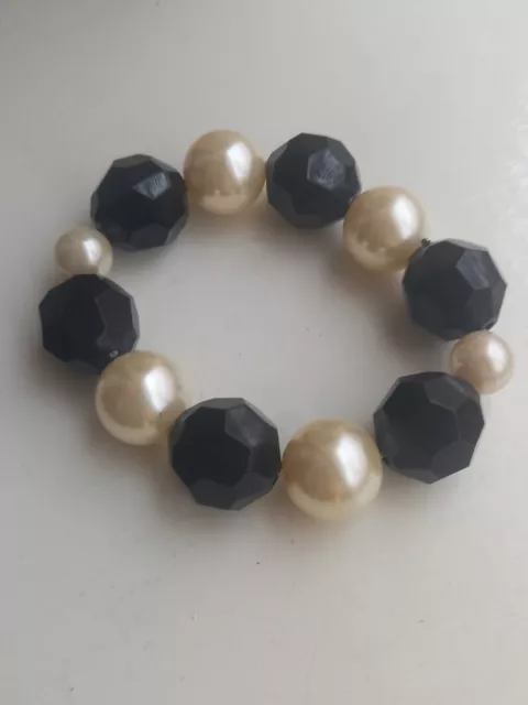 Chunky Faux Pearl And Black Faceted Beaded Stratch Bracelet