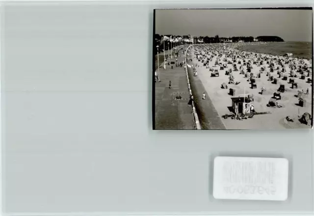 40063645 - 2401 Travemuende Strand mit Strandkoerben Promenade Luebeck
