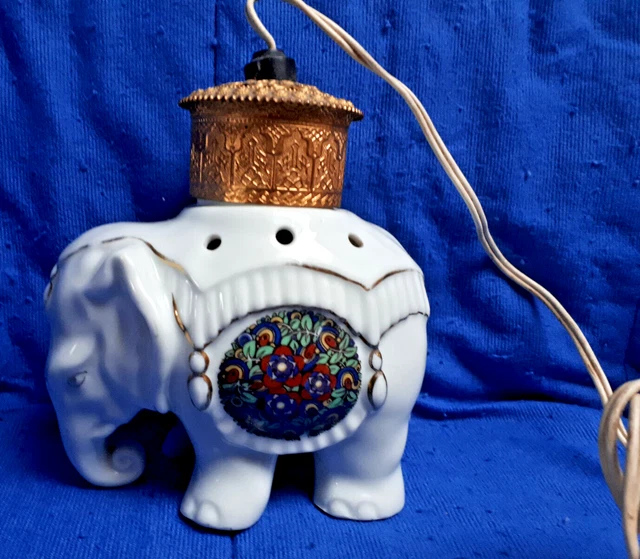 niedlicher Elefant aus Porzellan mit Beleuchtung, Aerozon, 15cm, voll funktionsf