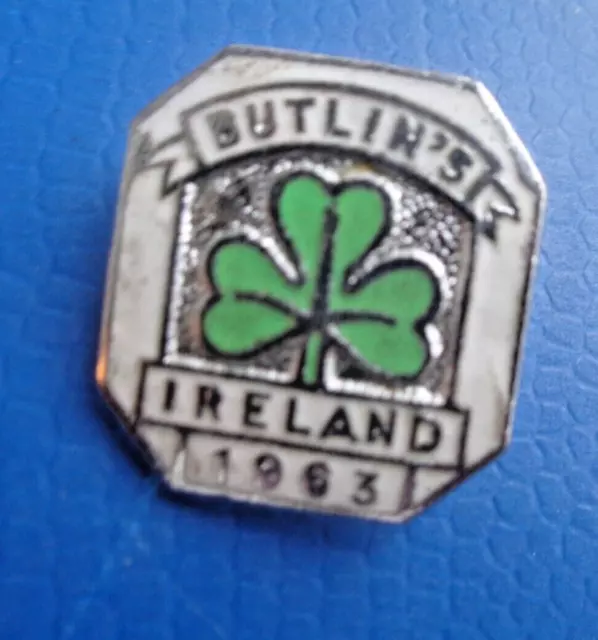 Original Butlin / Butlins Badge - Ireland Mosney 1963 White