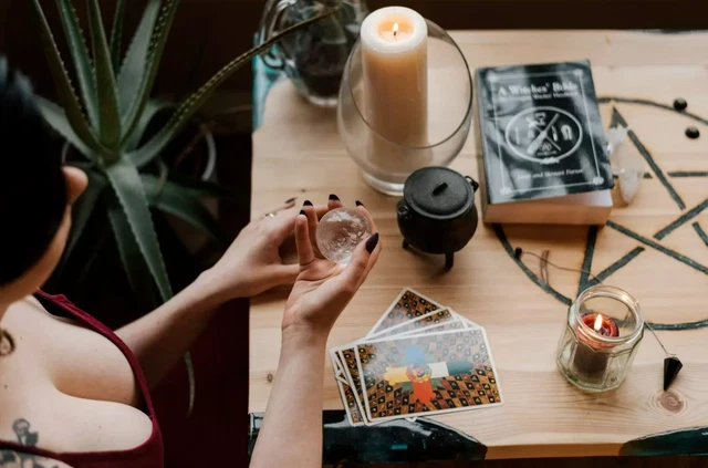 Voyance un domaine amour précise oracle Gé le tarot de Marseille plus Pendule