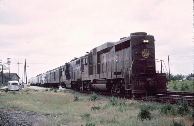 (1967) Norfolk & Western (NW) - GP30 - #554 - Duplicate 35mm Slide