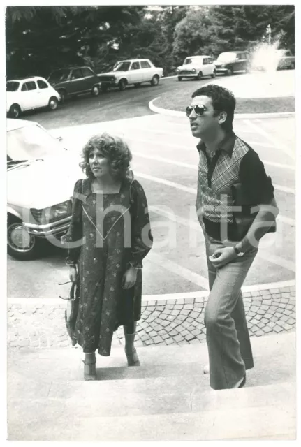 1970 ca ITALIA - COSTUME Orietta BERTI con Osvaldo PATERLINI Foto 20x30 cm (1)