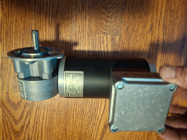 Motore AC Lenze MHFMARS132-12C1C - Srl Motore AC Lenze MHFMARS132-12C1C - Srl