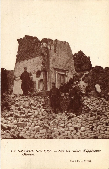 CPA AK Militaire La Grande Guerre - Sur les ruines d'Ippecourt (362002)