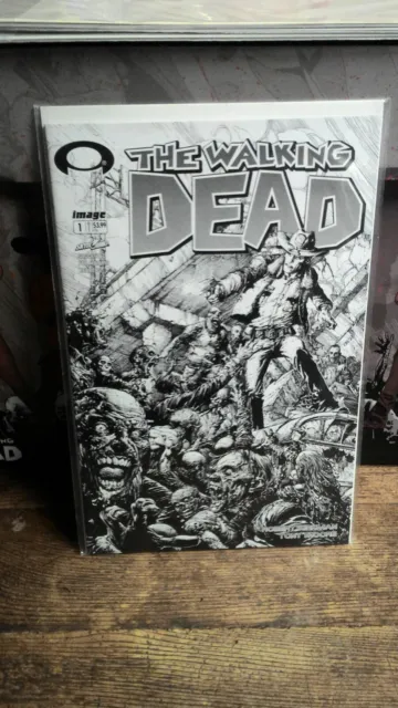The Walking Dead #1 ~ 15th Anniversary Edition Finch Variant Cover C (2018)