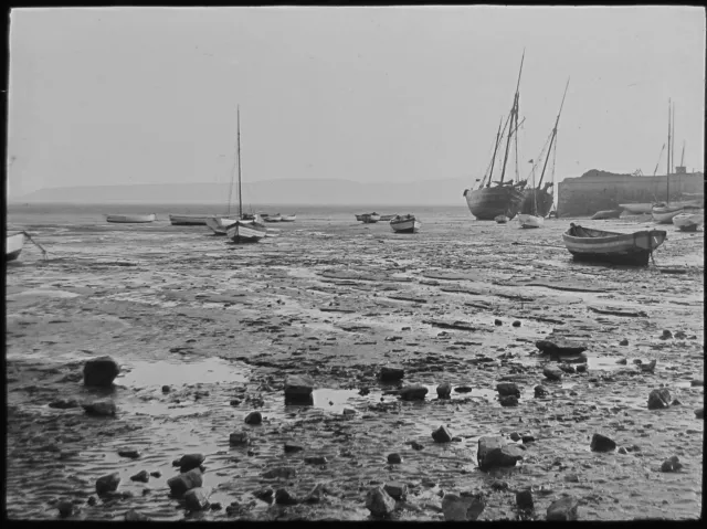 Glass Magic Lantern Slide BOATS BEACHED AT ST IVES C1890 PHOTO CORNWALL