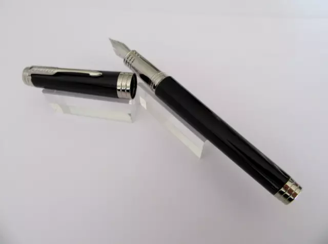 Magnifique Stylo Plume Parker Premier Black Plume Or Neuf De Stock N82