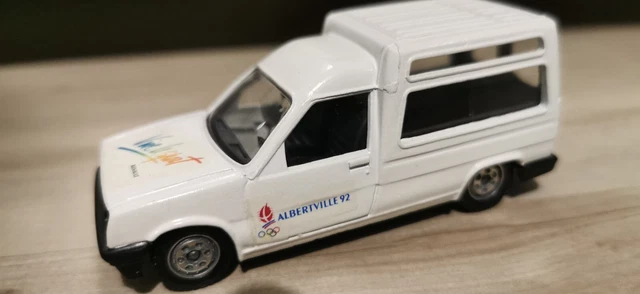 Solido PUB Renault Express Sapeurs Pompiers de Vitrolles 1990 Solido PUB Renault Express Sapeurs Pompiers de Vitrolles 1990
