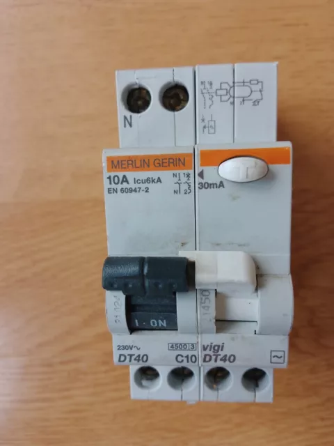 Al MERLIN GERIN disjoncteur DT40 C10 vigi 30mA Icu6kA réf. 21024 com neuf