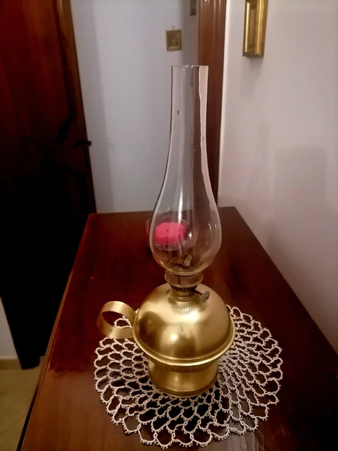 Bellissimo lume antico di puro ottone