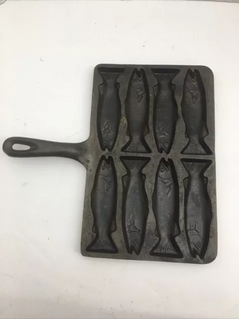 Rare Vintage Cast Iron Fish Pan Corn Bread Skillet 8 salmon shaped compartments