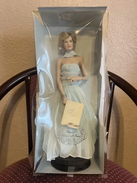 Franklin Mint Diana Princess Of Wales Blue Dress Porcelain Portrait Doll