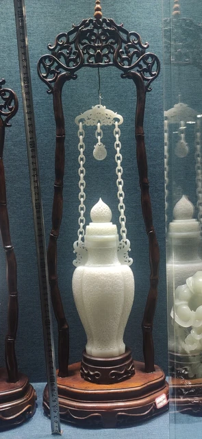 Chinese Exquisite Handmade carving Hetian Jade Chain Bottle Statue