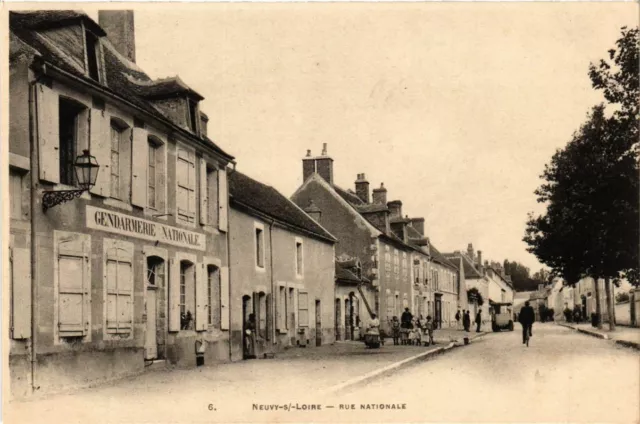 CPA NEUVY-sur-LOIRE Rue Nationale (864942)