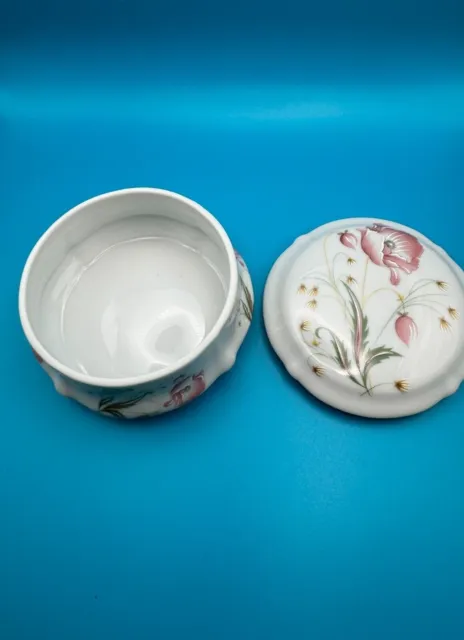 A Touch of French Charm: Hand-Painted Limoges Trinket Box - Signed Artistry!