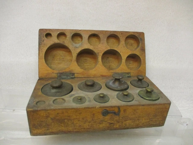 x-20399 Alte Messing Gewichte im Holzkasten 2-200g,mit Gebrauchsspuren