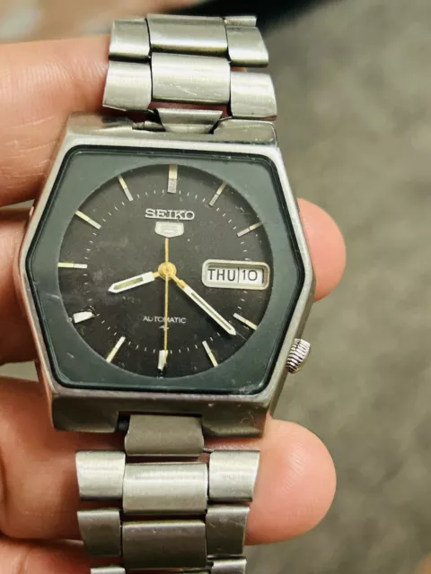 seiko 5 automatic Japanese vintage watch for the day& date need little fix