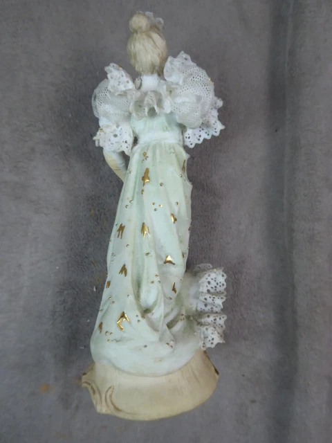 ELEGANTE en biscuit polychrome. Ancien. 3