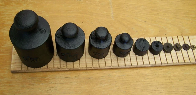 Konvolut aus 10 Alte  Gewichte Eisengewichte / Messinggewichte  Türstopper 3