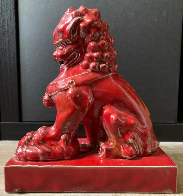 Tempelwächter Löwe asiatisch Keramik rot lasiert Skulptur