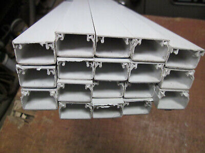 Autoadhesivo de PVC. Lote de trabajo. 18 mini troncal blanco. 25 x 16 mm: longitud 2 metros