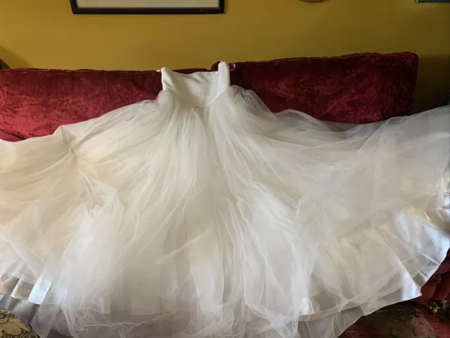 Stunning Benjamin Roberts Wedding Dress Ball Gown , Princess , Xs, 29.2 Inches.