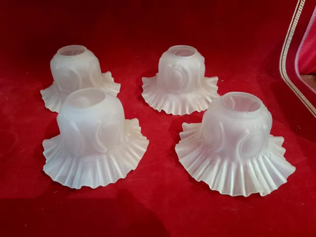 Lot De 4 Tulipes Ancienne En Verre Juponnee Pour Lustrerie Applique Ou Lampe