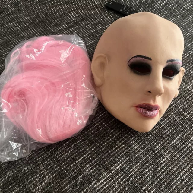 Latex Maske mit  WIMPERN +PERÜCKE Frauengesicht Crossdresser Frau