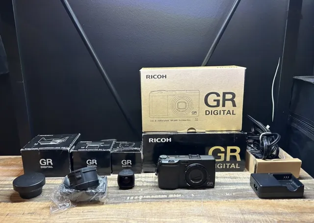 Ricoh GR Digital Camera 8.1 MP Japan with GV-1 GH-1 GW-1