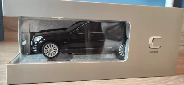 1:18 Autoart- Mercedes-Benz C-Klasse (Dealer)