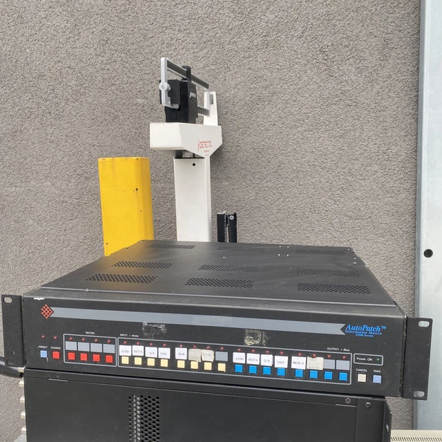 AutoPatch 1YDM Distribution Matrix Video Switcher (Untested)