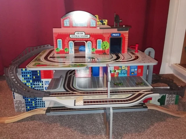 PLAYTIVE JUNIOR XXL Train Station wooden railway brio bigjigs