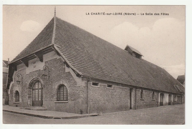 LA CHARITE SUR LOIRE - Nievre - CPA 58 - the Salle des Fetes
