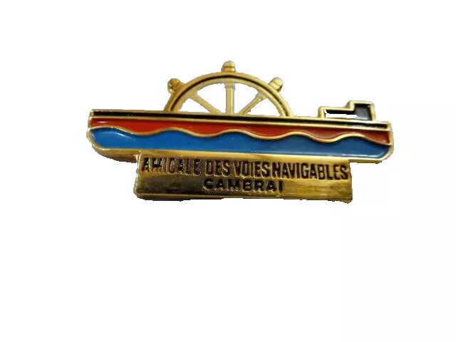 Pin's  Bateaux  / Peniche  /Amicale Des Voies Navigables / Cambrai  /  Rare