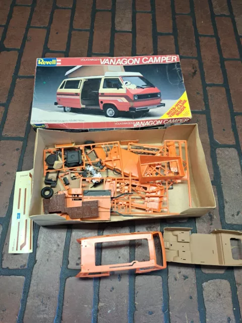 Revell Volkswagen Vanagon Camper 1/25 Scale Vintage Model Kit 7329