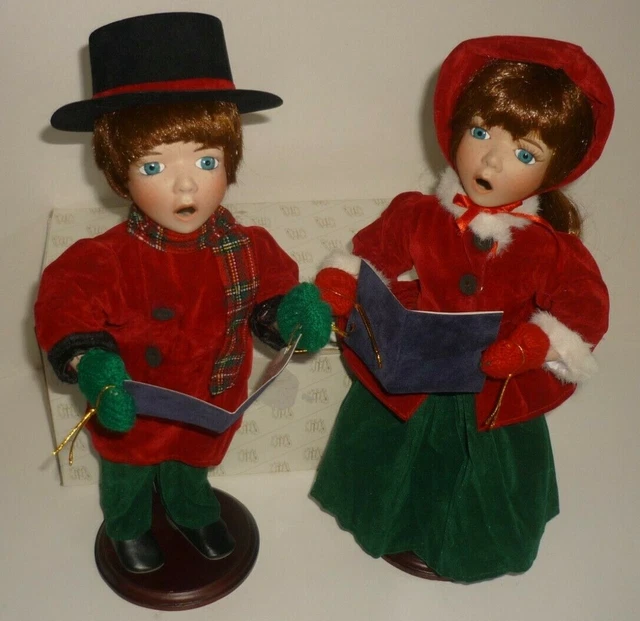 Heritage Signature Joy & Noel Boy Girl Christmas Caroler Porcelain Dolls w/Stand