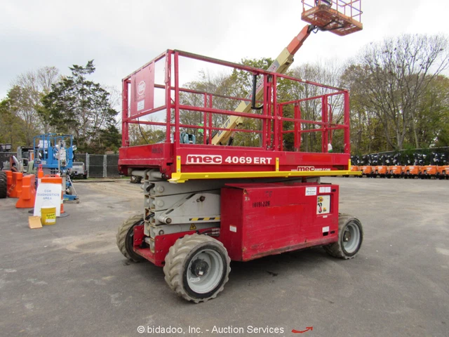 2013 Mec 4069ERT 40' Electric Vertical Mast Lift Personnel Man Aerial