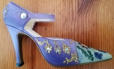 BOOK/LIVRE SHOES/CHAUSSURES > PRADA,GINA,MIU MIU,DIOR 
